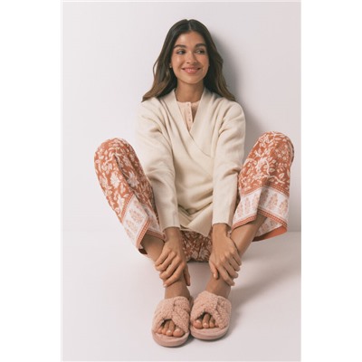 Conjunto de zapatilla y cárdigan