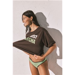 Camiseta oversized marrón "But first matcha"