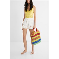 Pantalón short troquelado