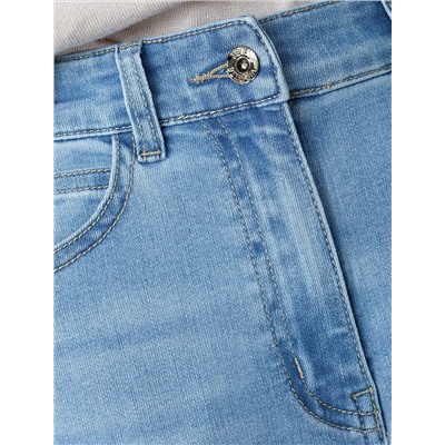 Прямые джинсы с декоративной стиркой из эластичного плотного денима