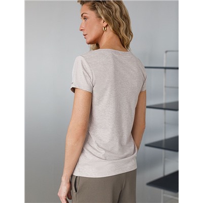 Базовая футболка из премиального хлопка с V образным вырезом