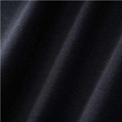 Мужской свитшот с небольшой вышивкой на груди логотипа бренда ЭМПОРИО АРМАН*И