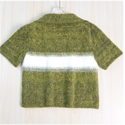 Стильный и молодежный свитер с цветными блоками