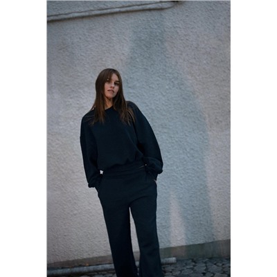 BASIC PLUSH SWEATSHIRT