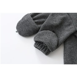 Комбезик, просто любовь, очень крутой, внешне схоже на шерсть, внутри утеплитель тонки,  теплая весна/ осень.