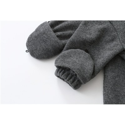 Комбезик, просто любовь, очень крутой, внешне схоже на шерсть, внутри утеплитель тонки,  теплая весна/ осень.