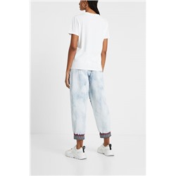 Camiseta bordado pico frontal