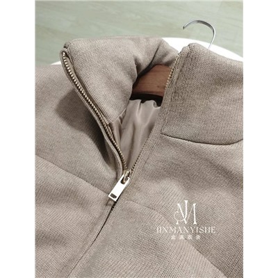 Женская куртка с вязаной фактурой