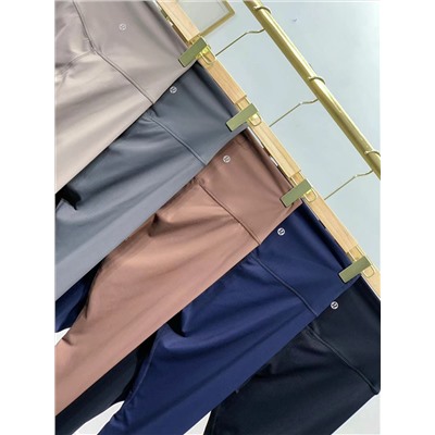 Женские спортивные леггинсы с завышенной талией Align™™ и брюки для йоги телесного цвета, которые превращают фитнес и йогу в элемент городской культуры. Классические брюки для йоги Lulu стали популярными в спортивной и развлекательной моде. Они доступны в пяти цветах. . Незаменимый цвет для повседневного использования. Широкая талия, мягкая на ощупь, обеспечивает комфортную защиту и уменьшает чувство стеснения. Ткань Nulu™ легкая и гладкая, создает ощущение, что вы ничего не носите. Высокоэластичная ткань с добавлением спандекса Lycra® позволяет свободно растягиваться во время тренировки. В поясных карманах можно хранить ключи или карточки, чтобы их было удобно хранить и тренироваться. На спине имеется небольшая светоотражающая этикетка 3M с логотипом бренда,