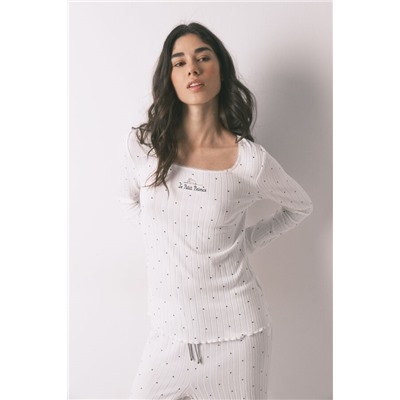 Conjunto de zapatillas y pijama