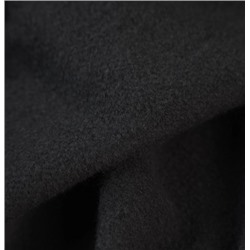 Пуловер с круглым вырезом, спущенными плечами и свободным кроем.