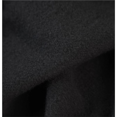 Пуловер с круглым вырезом, спущенными плечами и свободным кроем.