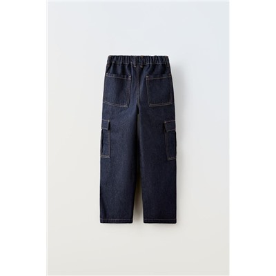 JEANS WITH DARTS AND POCKETS