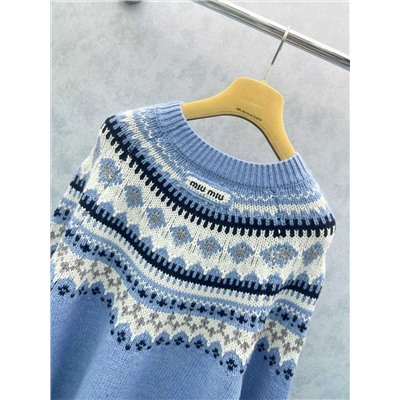 Женский свитер Mi*uMi*u в красивом небесно голубом цвете