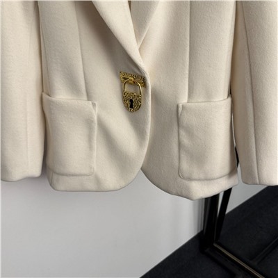 Ох какой интересный женский пиджак  Schiaparell*i  со стильной золотистой металлической застежкой