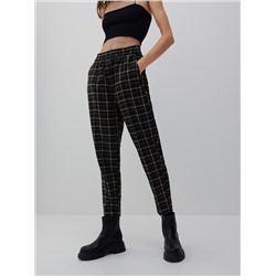 Hose mit Bügelfalten