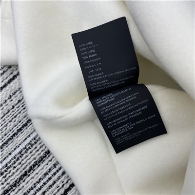 Распродажа Настоятельно рекомендуем серию ранней осени и зимы 2023 года Пра* кашемировое пальто средней длины с лацканами, карманы из шерстяного меха, карман с надписью с логотипом, два цвета