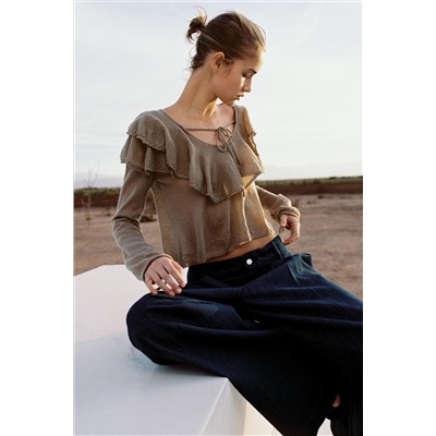 RUFFLED KNIT TOP