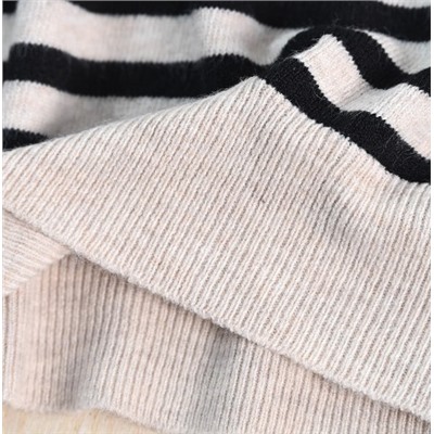 Трикотажный тонкий свитер