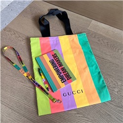 Лимитированный товар  195  Подарочная холщовая сумка DIOR Dior foreign counter  Сумка имеет широкое дно и очень практичная Размер: 32.5*6.5*36.5 см