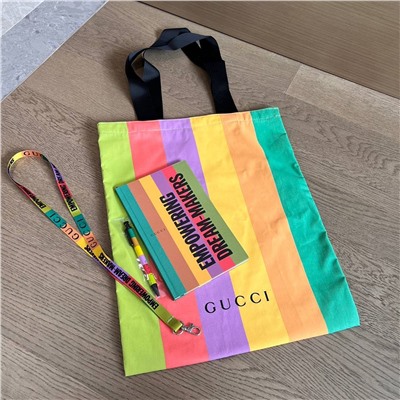 Лимитированный товар  195  Подарочная холщовая сумка DIOR Dior foreign counter  Сумка имеет широкое дно и очень практичная Размер: 32.5*6.5*36.5 см