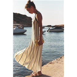 CLUTCH WITH METAL APPLIQUÉS