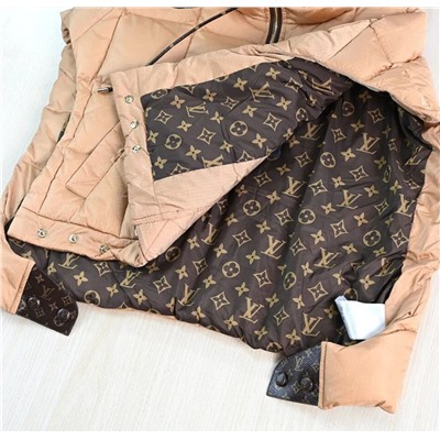 Стеганый короткий теплый жилет с капюшоном на молнии