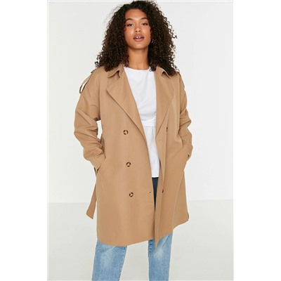 Trendyol Curve Camel Omuzları Apolet Detaylı Ceket Yaka Kuşaklı Geniş Kalıp Trençkot TBBAW23BM00001
