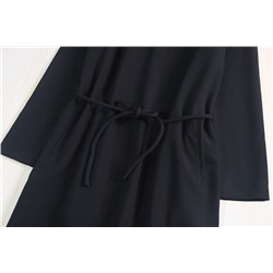 Платье длины миди с длинными рукавами из смесовой овечьей шерсти, воротником-поло, молнией и поясом. Экспорт