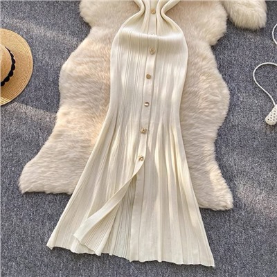 Трикотажное платье с акцентными пуговицами  4 цвета