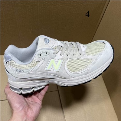 Редкая модель кроссовок  N*B  2002R