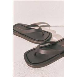 Chanclas suela gruesa punta cuadrada marrón