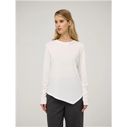 Белый джемпер с асимметричным низом