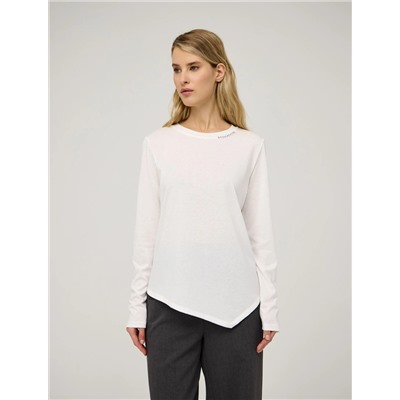 Белый джемпер с асимметричным низом