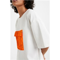 Camiseta bolsillo flores