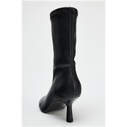 SOFT LEATHER ANKLE BOOTS