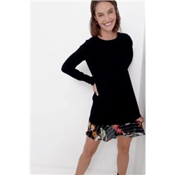 Vestido corto con bajo floral