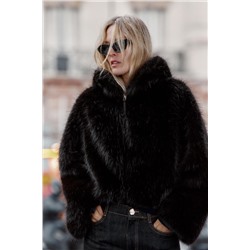 ABRIGO CORTO CAPUCHA EFECTO PELO