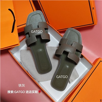 Летние сандали на плоской подошве