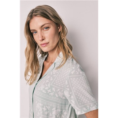 Pijama camisero largo manga corta estampado bandana verde