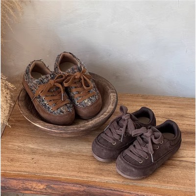 Кроссовки с широким носком