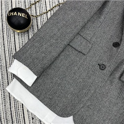 шерстяной пиджак с узором «елочка», имитация пиджака-двойки, вышивка с буквенными нашивками, контрастный цветовой дизайн, очень привлекательный, элитный и западный стиль, незаменимая вещь❤️