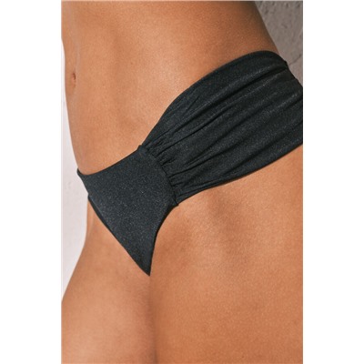 Braga bikini clásica frunce negra