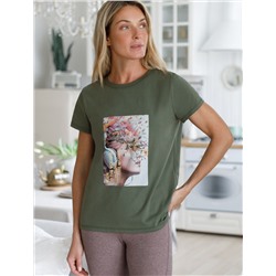 Футболка из 100% хлопка с авторским принтом.