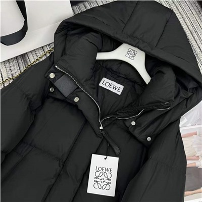 1: 1, очень тонкая Наполнитель полный и полный Мы используем 90 белых. гусиного пуха, чтобы наполнить его, который легкий и полный. В сочетании с эластичным поясом, классической отделкой на рукаве, трехцветным SML