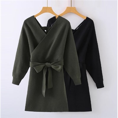 Элегантное и просторное трикотажное платье с рукавами «летучая мышь»