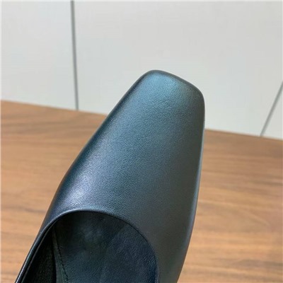 Лаконичные туфли-лодочки  ЗЕ РО*У