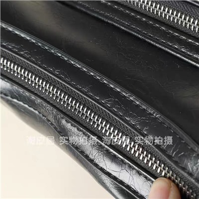 Небольшая сумка через плечо/кроссбоди унисекс с винтажным эффектом потёртости  Zar*a