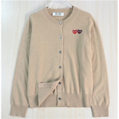 Лёгкий шерстяной кардиган с вышитым сердцем