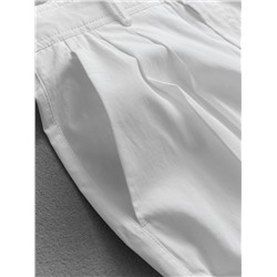 Женская прямая рубашка и белоснежные красивые брюки создают прекрасный комплект